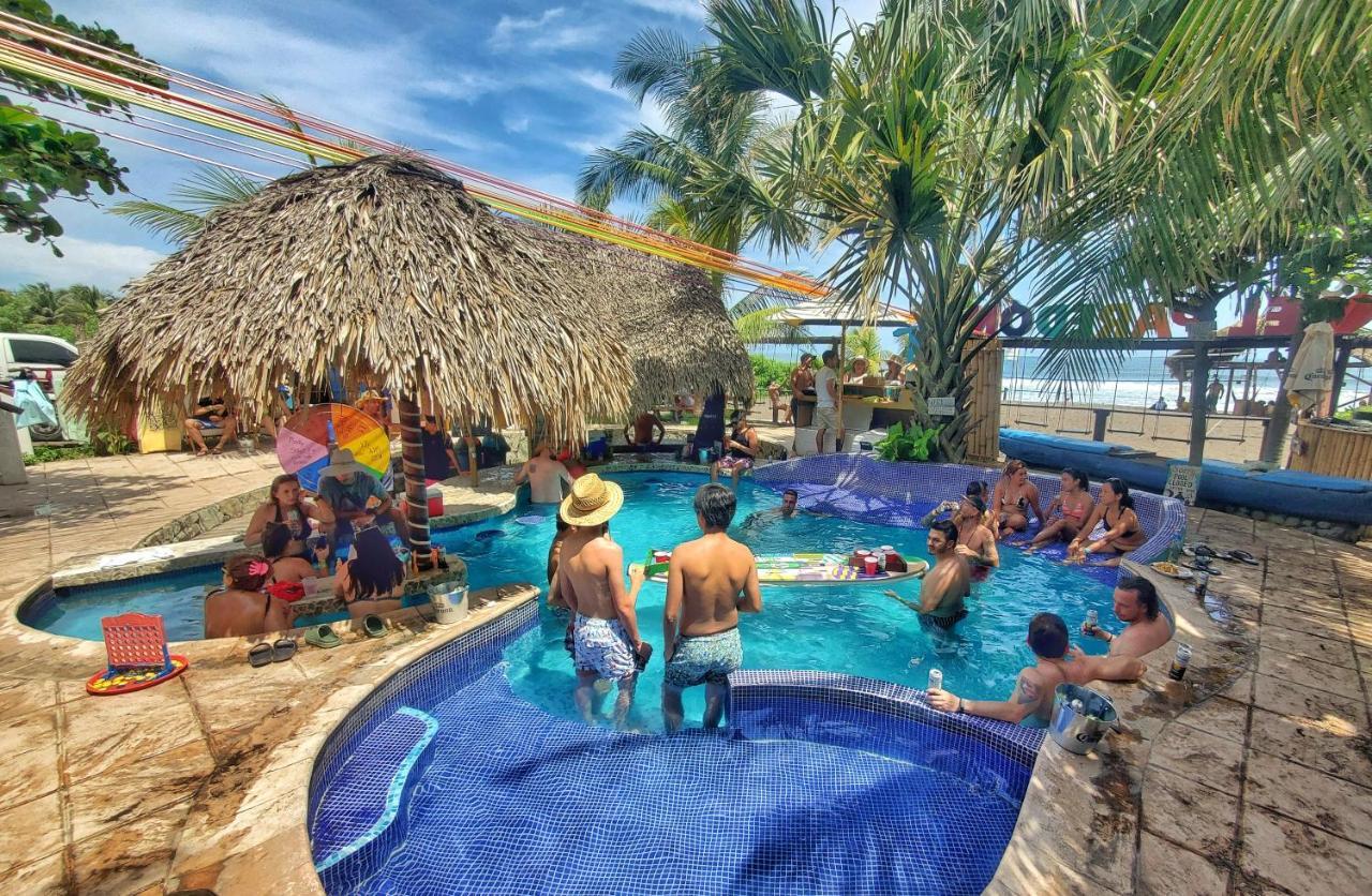 The Driftwood Surfer Beachfront Hostel / Restaurant / Bar, El Paredon El Paredón Buena Vista Kültér fotó